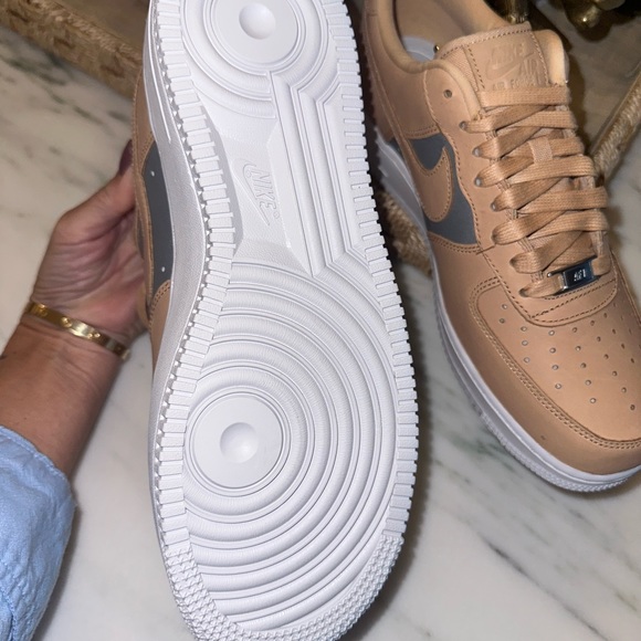 Nike Air Force 1 ‘07 SE PRM Beige w/Metallic Silver Size 10 Women’s - Picture 5 of 7